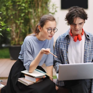 Finding the Perfect Student Laptop Without Overspending